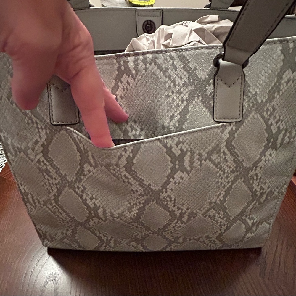 Simply Vera Vera Wang Lavey Raddix Tote Bag 🆕 - Picture 6 of 9